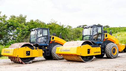 柳工最大吨位压路机6636E首次出口海外，为“一带一路”工程建设注入强劲动力